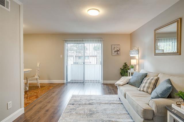 Foto del edificio - 5809 Harvest Hill Rd