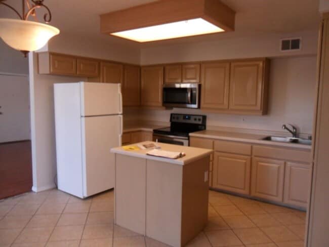 Building Photo - Cute townhome in Northwest side of Albuquerque