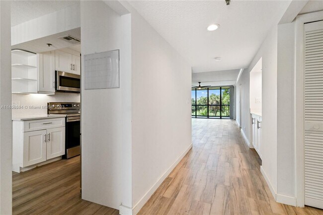 Building Photo - 6420 Boca Del Mar Dr