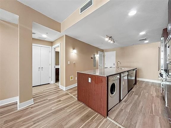 Foto del edificio - 1120 E Kennedy Blvd