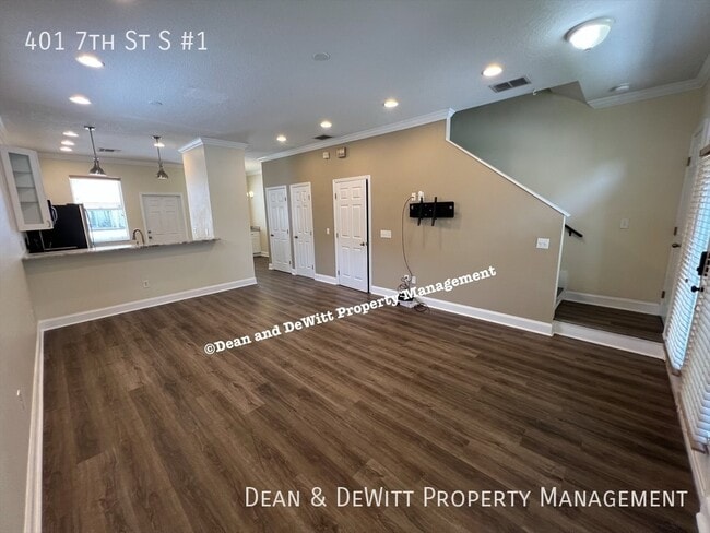 Building Photo - 401 7th St S