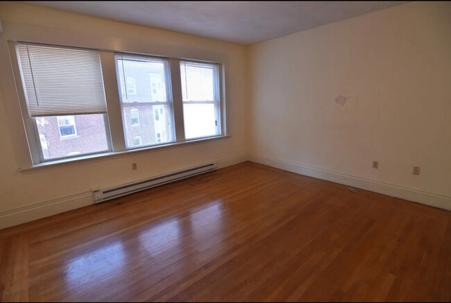 Foto del edificio - 1410 Beacon St