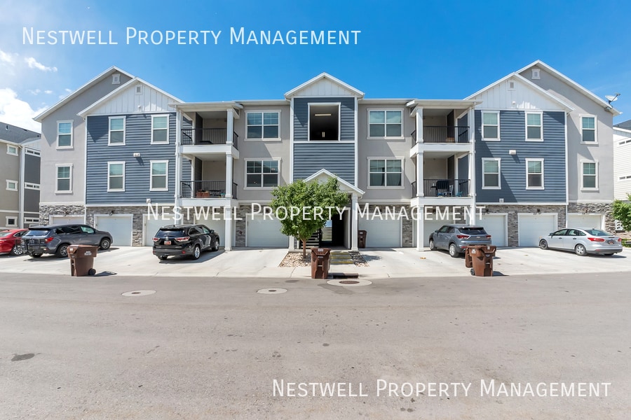 Primary Photo - 58 W Silver Springs Dr