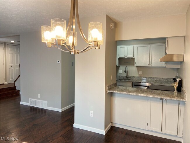 Building Photo - 1480 Cedarwood Dr