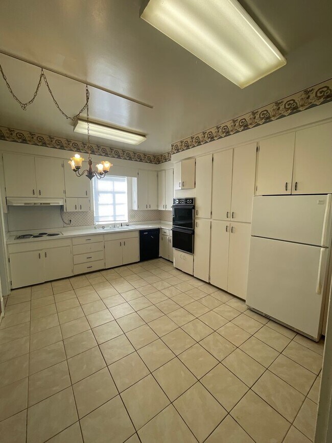 Foto del edificio - Coming soon! Historic 4-Bedroom Home on Gl...