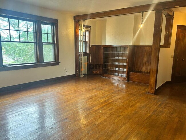 Building Photo - 710 Perry St