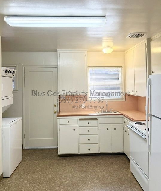 Foto del edificio - 1476 E 8th St
