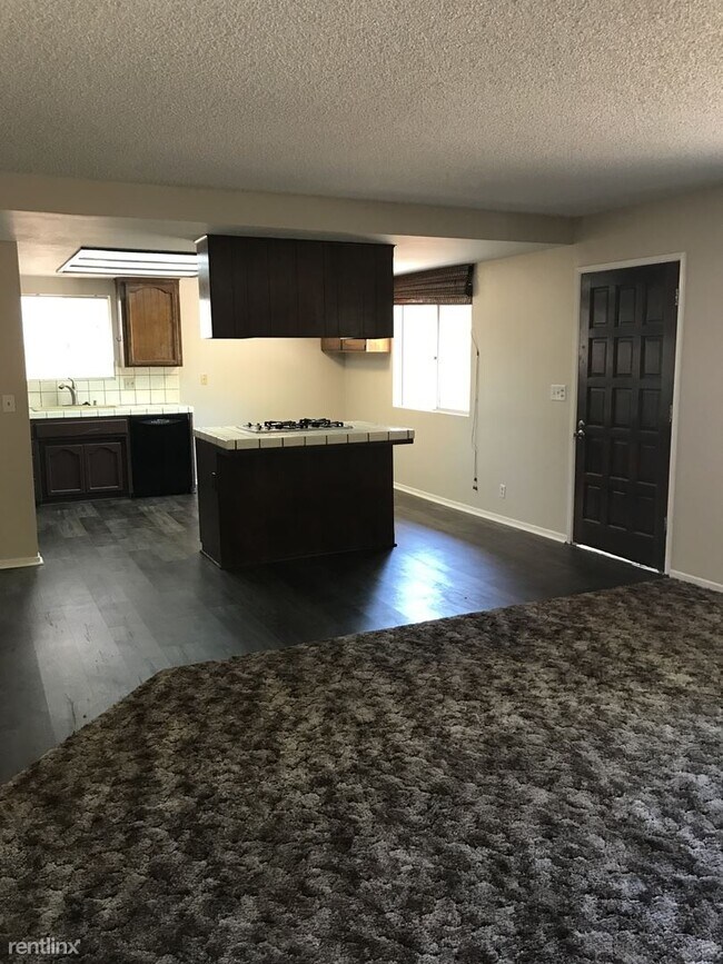 Building Photo - 3 br, 2 bath House - 680 Lake St.