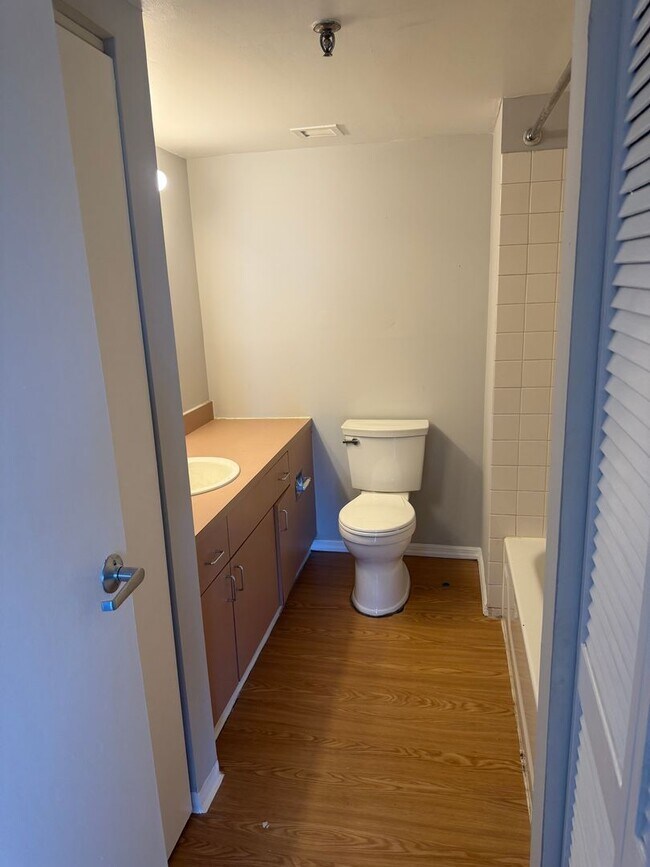 Building Photo - Studio, 1 Bath with Balcony Apartment - Ready for Move in!
