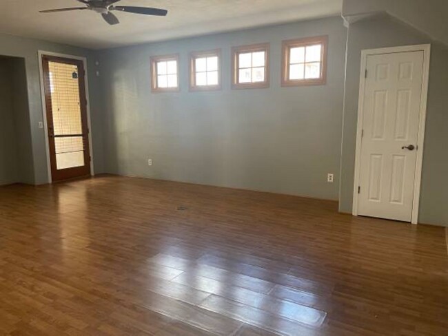 Foto del edificio - 635 Harvill Dr
