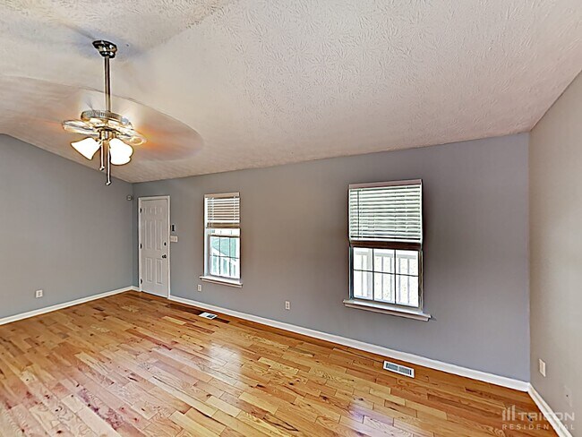 Building Photo - 384 Thornbrooke Dr