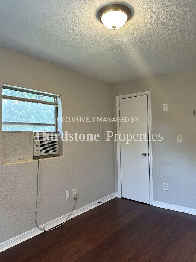 Building Photo - 7320 Smyrna St