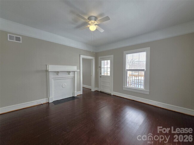 Building Photo - 42 N Cedar St