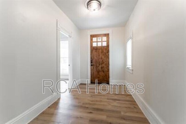 Foto del edificio - 874 Fletcher Ave