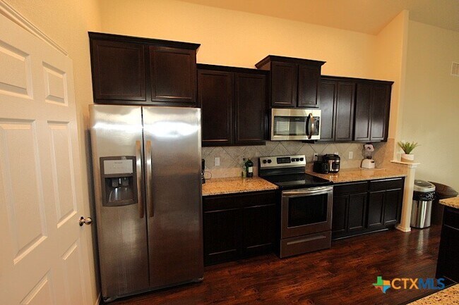 Building Photo - 1406 Lubbock Dr