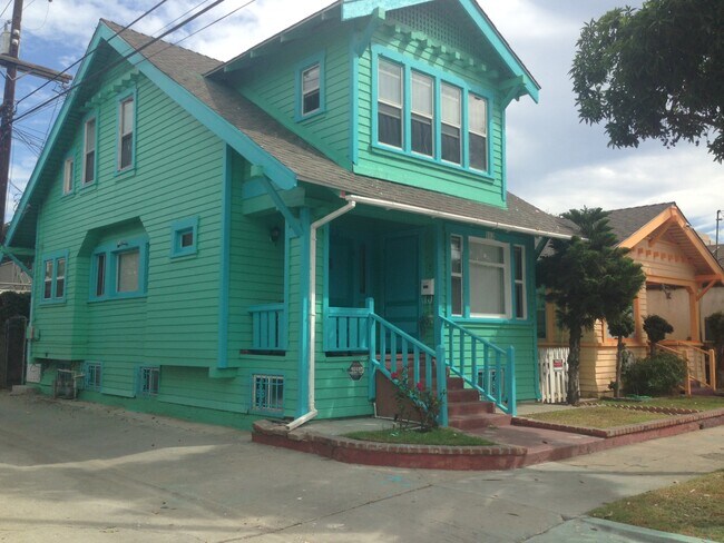Outside view - 312 Cerritos Ave