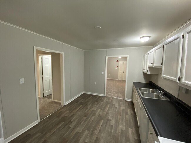 Building Photo - 5075 Lincoln Way E