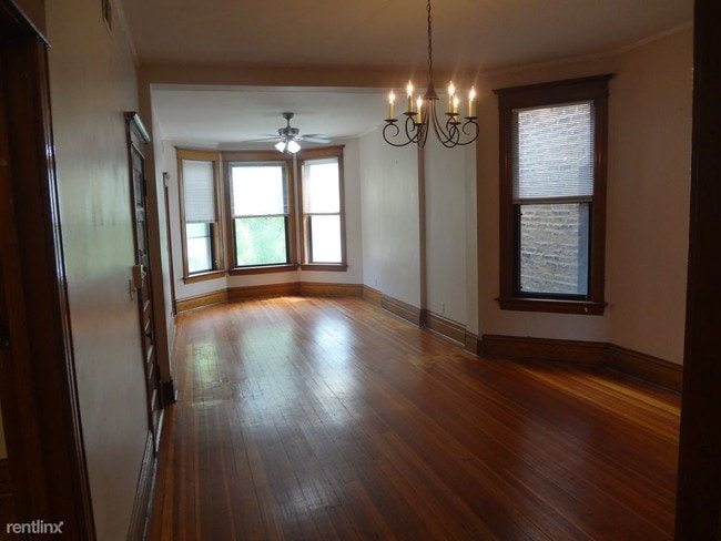 Building Photo - 1326 N Claremont Ave