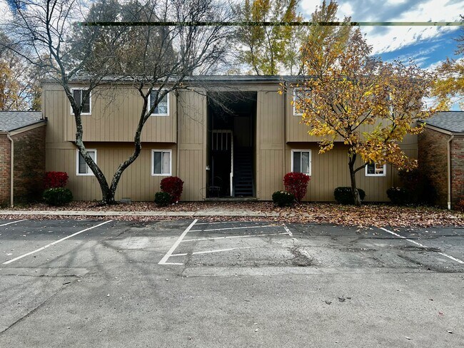 Building Photo - 918 S Spring Rd