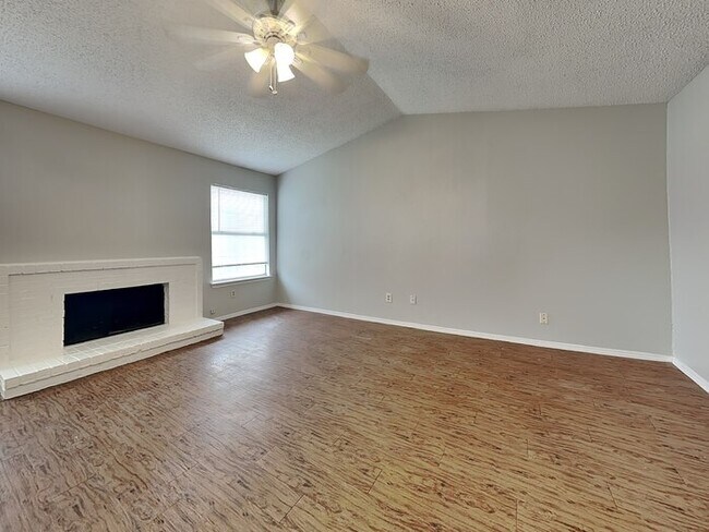 Foto del edificio - 1106 Highmont Pl