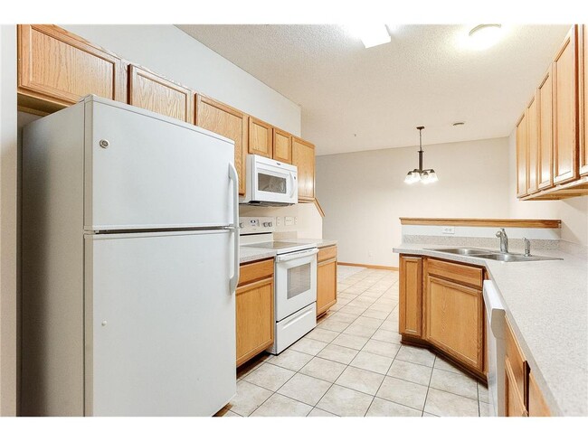 Foto del edificio - 5040 Holly Ln N