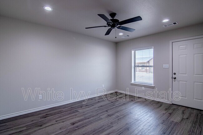 Building Photo - 1297 FM247