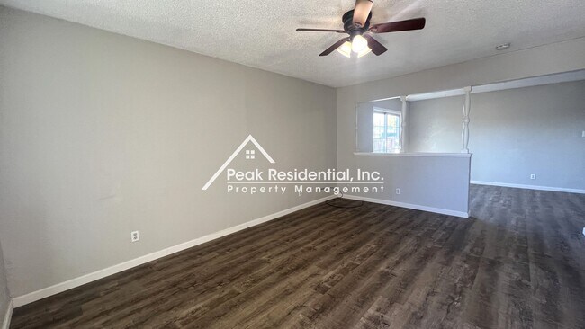 Foto del edificio - Spacious 3bd/1ba Duplex with Garage - Grea...