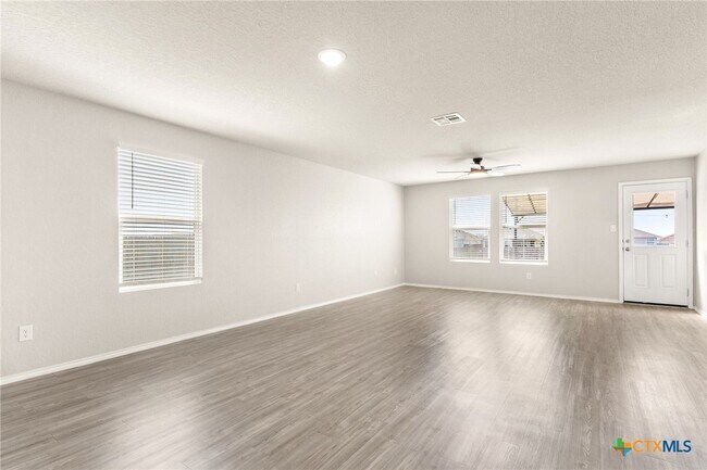 Building Photo - 2844 Rosefinch