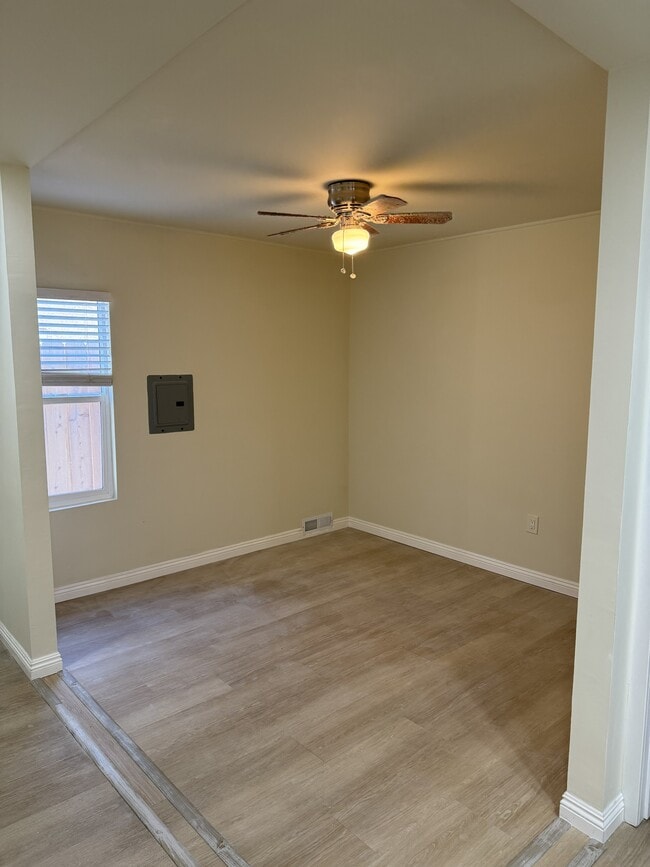 Foto del edificio - 7860 Port Royale Dr