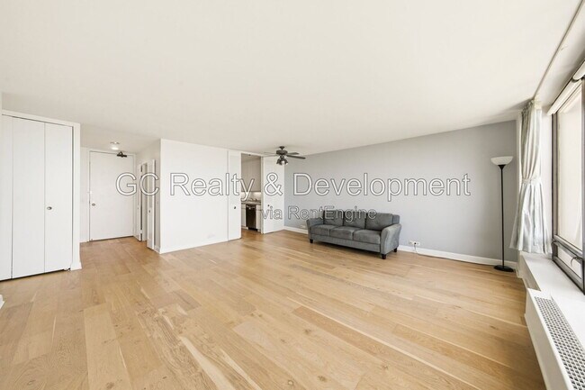 Foto del edificio - 5445 N Sheridan Rd