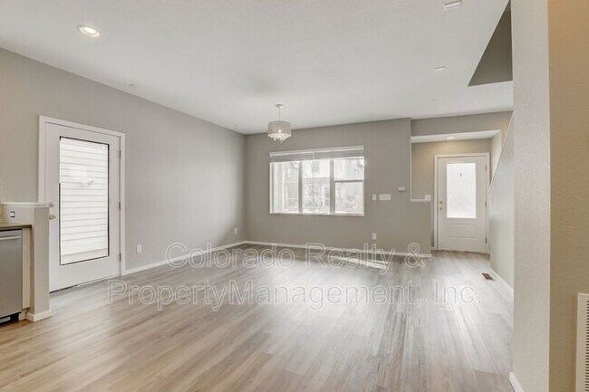 Foto del edificio - 4667 Crestone Peak St