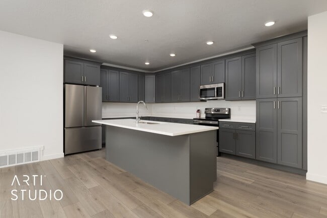 Modern Comfort in Midvale – 3 Bed, 2 Bath ... - Modern Comfort in Midvale – 3 Bed, 2 Bath ... Apartment