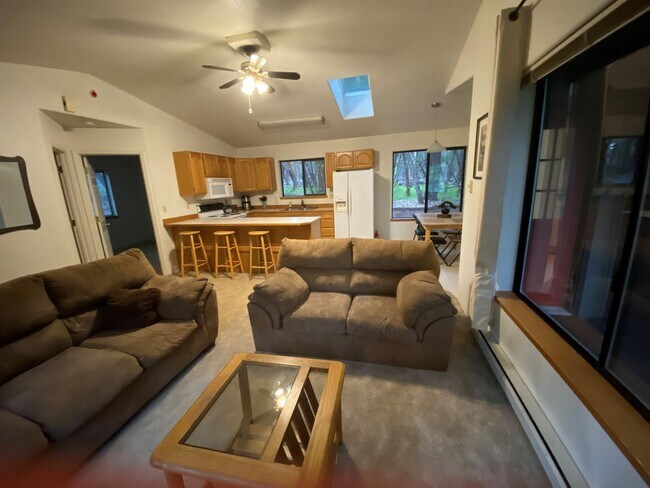 Foto del edificio - LOVELY 2 BEDROOM COUNTRY HOME FOR RENT