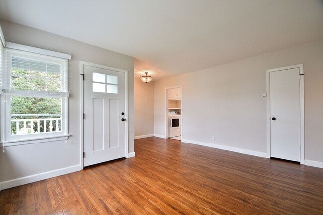 Building Photo - 1350