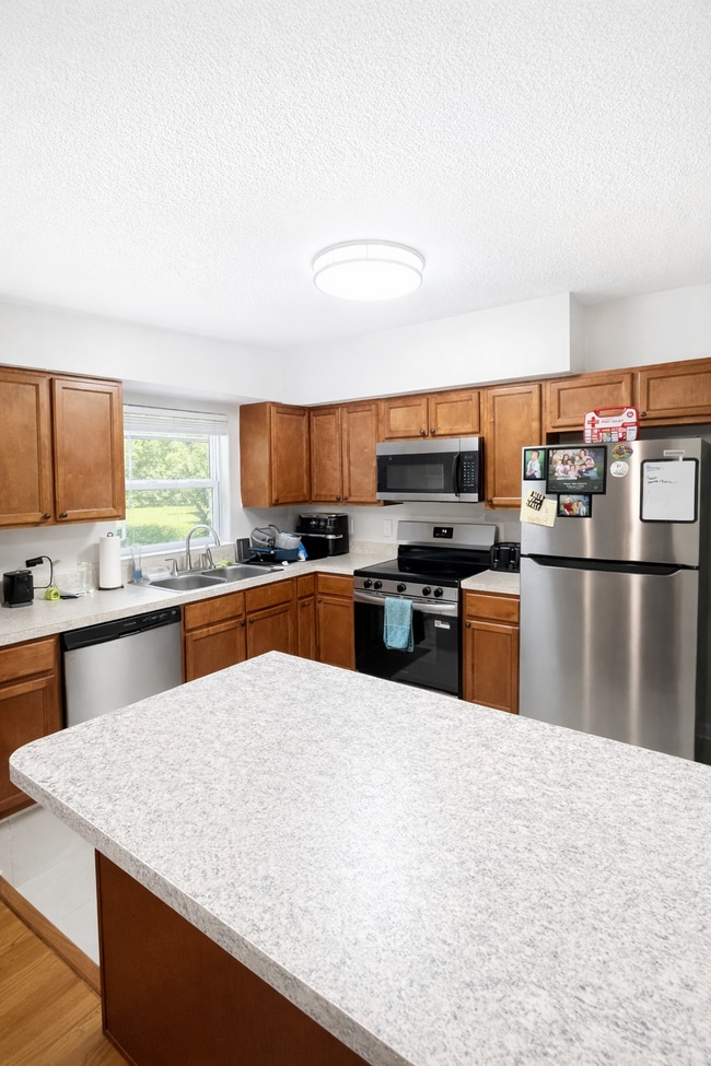 Cocina compartida - 5654 Baywood Ter