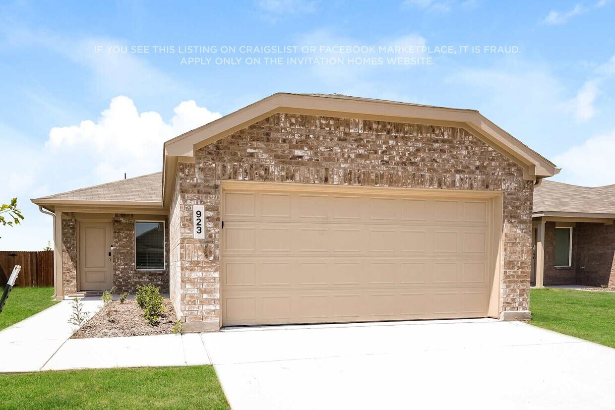 Primary Photo - 923 Carrick Dr