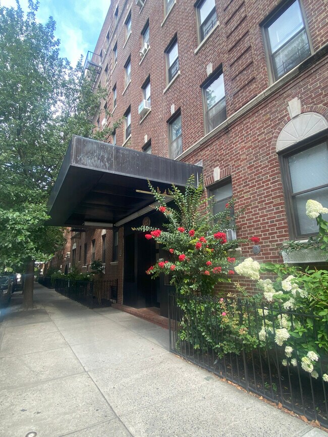 Prospect Lefferts Gardens Apartments for Rent with a Walk-In Closet ...
