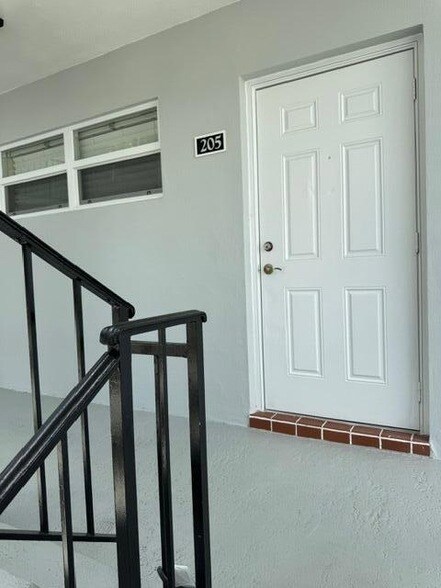 Building Photo - 29 Colonial Club Dr