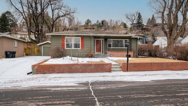 Building Photo - Charming Rancher in Cheyenne Mountain