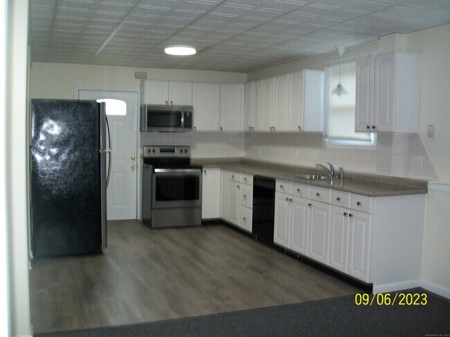 Building Photo - 137 Howe Ave
