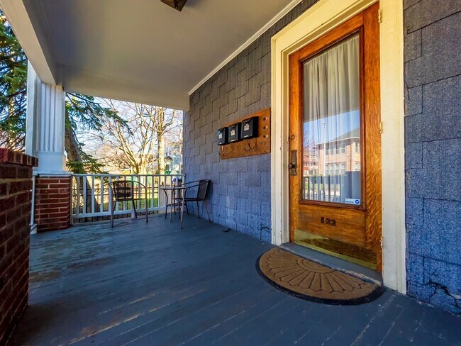 Foto del edificio - 822 Centre St