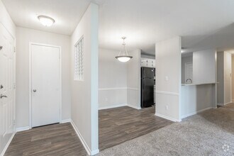 2x2 Foyer/Dining Room - Harbour Club Apartments