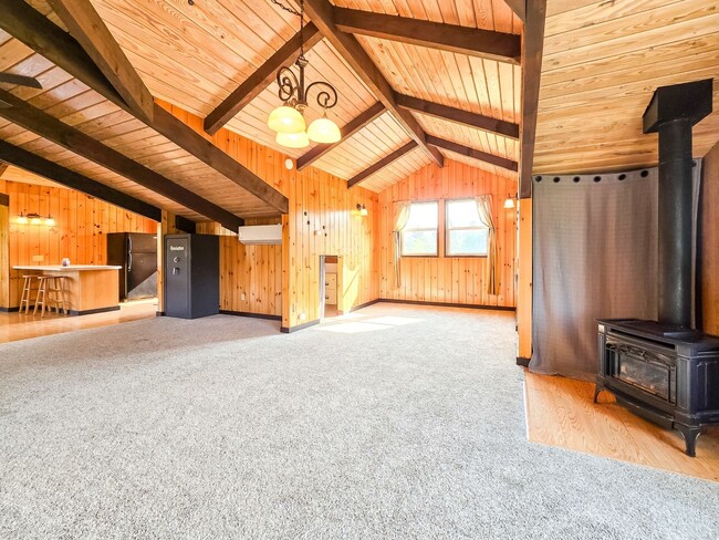 Building Photo - AVAILABLE NOW - Charming Countryside Studio