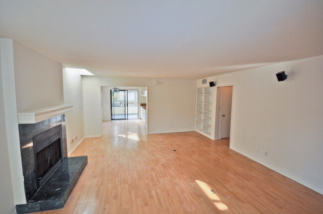 Building Photo - 4063 La Salle Ave