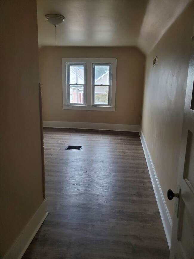 Foto del edificio - 3 Bed 1 bath house
