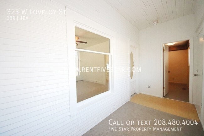 Foto del edificio - Cute, classic home with lots of storage th...