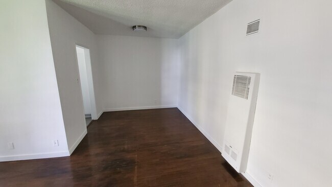 Comedor - 938 N Ogden Dr