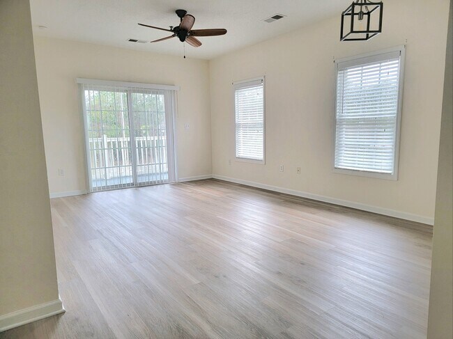 Foto del edificio - 2070 Cross Gate Blvd