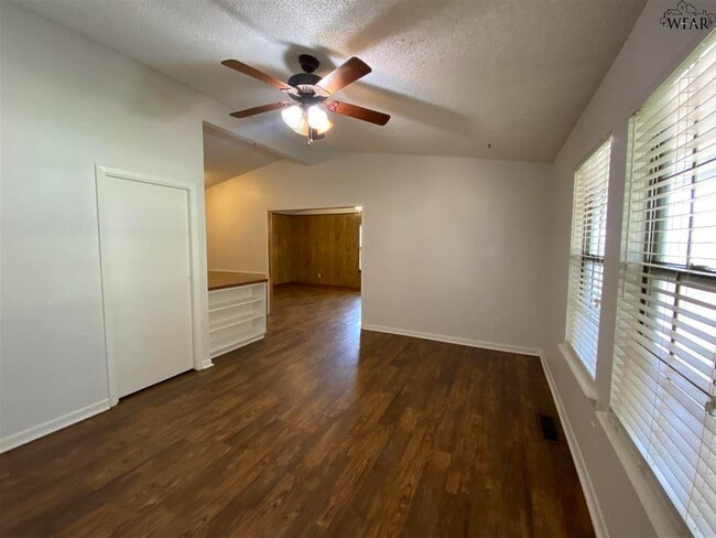 Building Photo - 4133 Moffett Ave