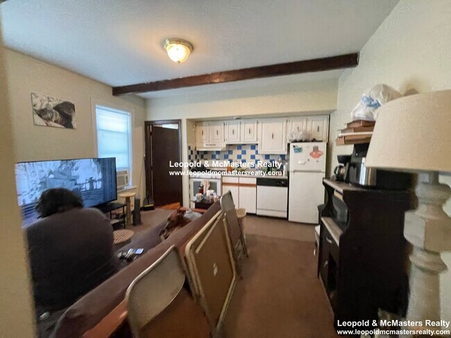 Building Photo - 80 Robbins St